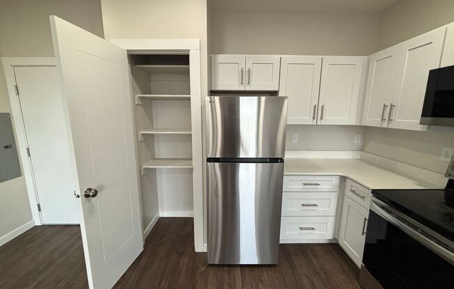 Studio, 1 bath, 660 sqft, $1,195, Unit 415 - S660 Courtyard View