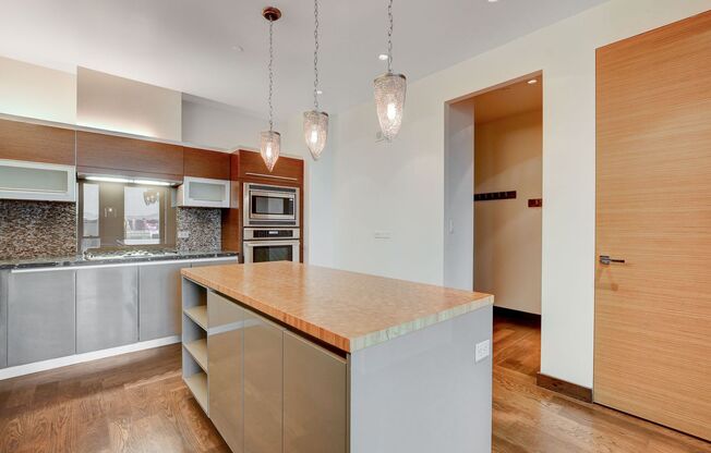 2 beds, 2.5 baths, $16,500