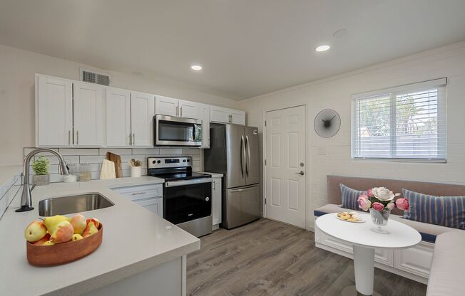 1 month free! ! Fully remodeled Casita style apartment home!! Washer and Dryer In-suite!!