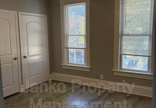 7111 S GREENWOOD AVE