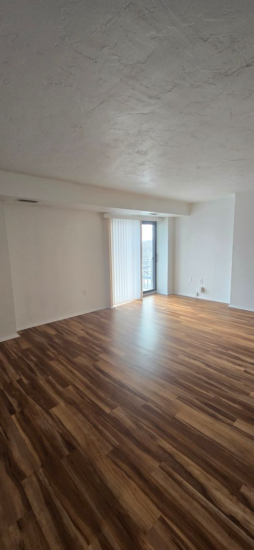 2 beds, 1.5 baths, 1,145 sqft, $1,300, Unit 55-9B6