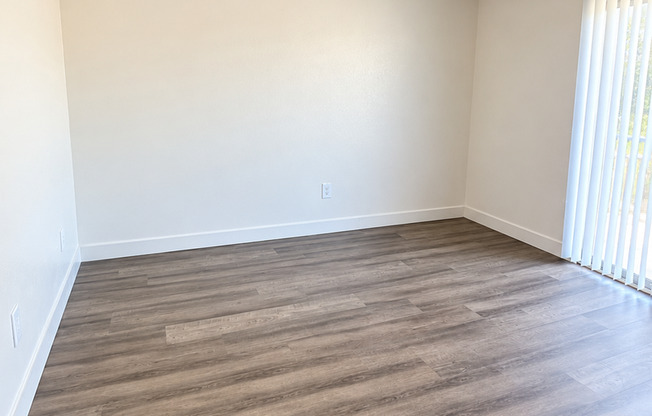 2 beds, 1 bath, 900 sqft, $2,295, Unit 633-44