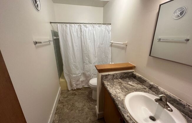1 bed, 1 bath, $1,015, Unit 13