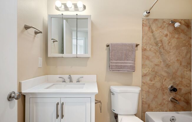 2 beds, 1 bath, 765 sqft, $2,395, Unit 301