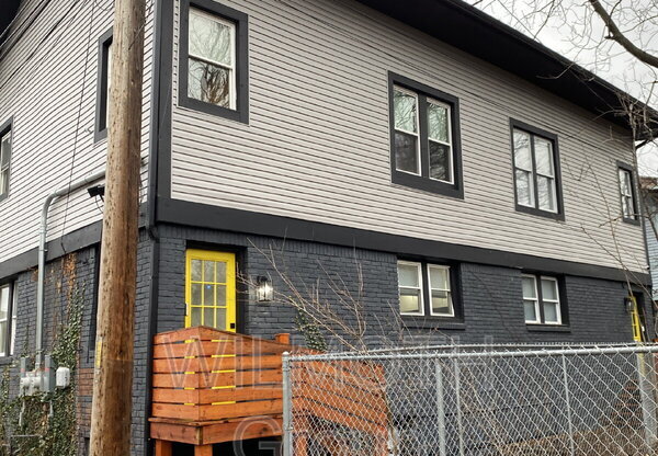 321 E 31 ST