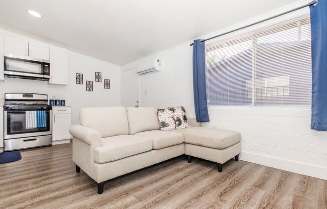 Studio, 1 bath, 324 sqft, $725
