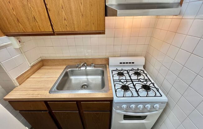 Studio, 1 bath, 300 sqft, $1,365, Unit 530-412