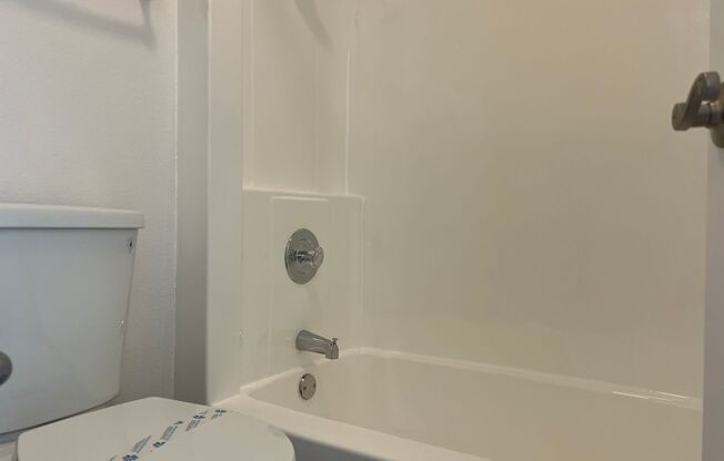 2 beds, 2 baths, 950 sqft, $2,845, Unit 1621L