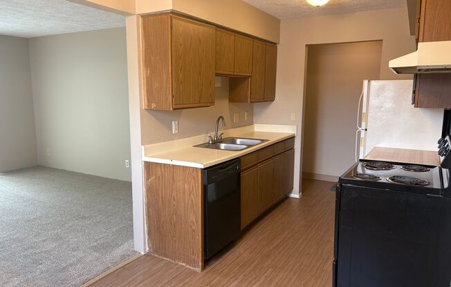 2 beds, 1 bath, 850 sqft, $1,150, Unit #14
