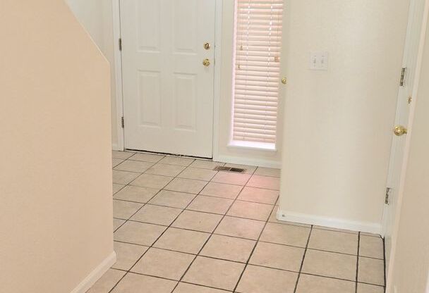 3 beds, 2 baths, $1,650