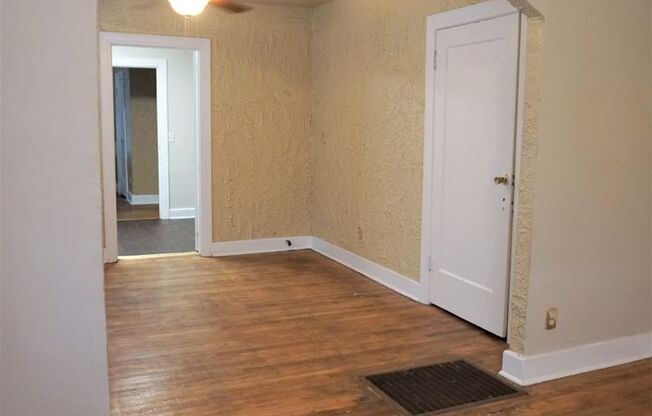 1 bed, 1 bath, 780 sqft, $675, Unit 1130 NE 17th St