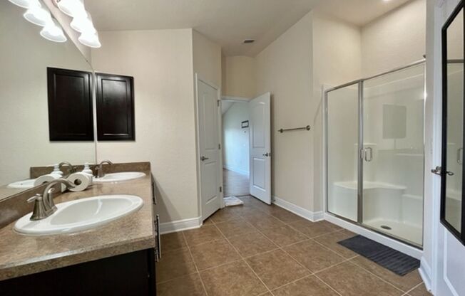 3 beds, 2 baths, $2,300