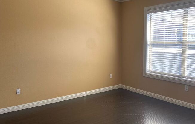 2 beds, 2 baths, $1,400
