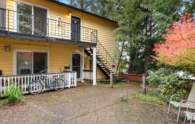 Charming Upstairs 2BD/1BA in the Heart of Multnomah Village