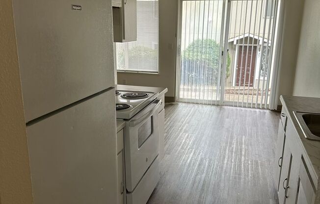 3 beds, 1 bath, 872 sqft, $1,750, Unit 2-25