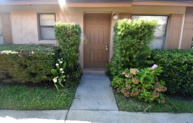FIRST FULL MONTHS RENT IS FREE! 2 Bed/2 Bath Villa in Townhomes of Winter Garden