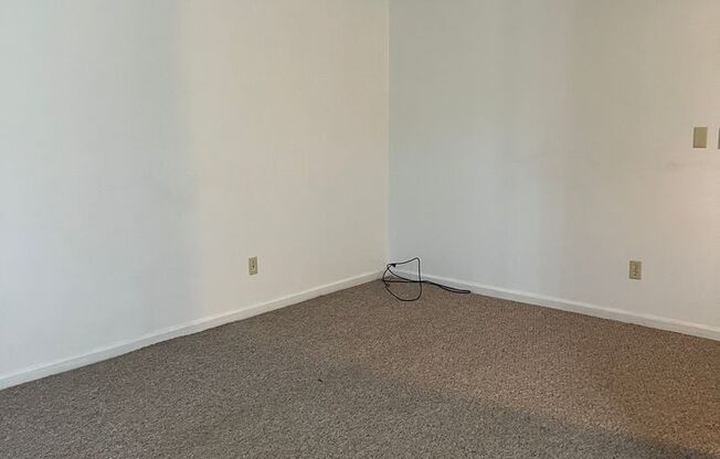 1 bed, 1 bath, 700 sqft, $550, Unit 6