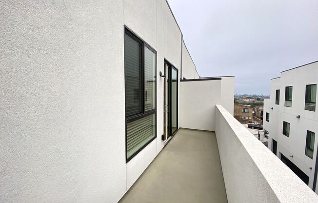 Modern 3B/3BA w/ Attached DOUBLE CAR Garage! AIR CONDITIONING! LARGE DECK!