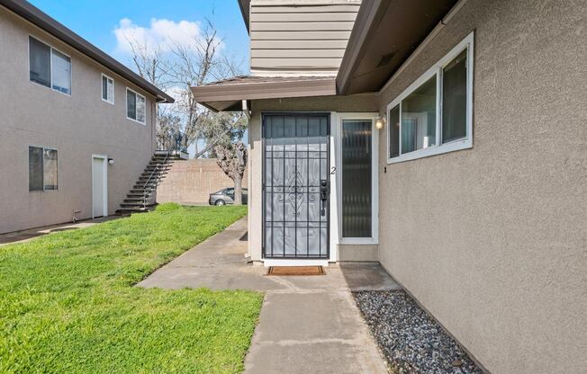 Remodeled 2 Bedroom Condo with Garage