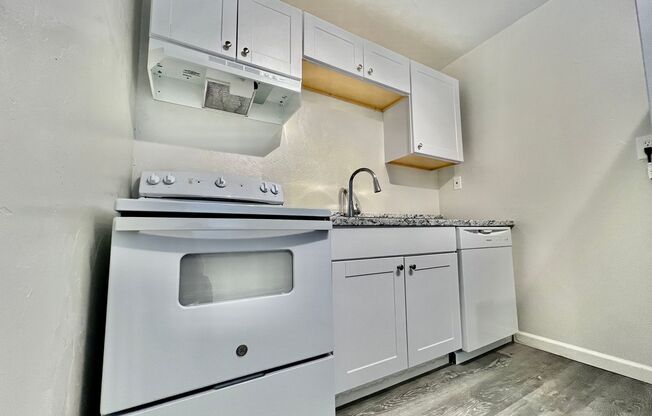 2 beds, 1 bath, 700 sqft, $725, Unit APT 4