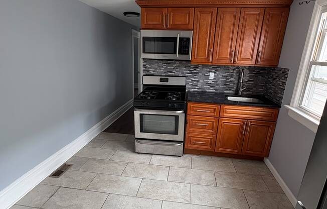 352 S 10 AVE