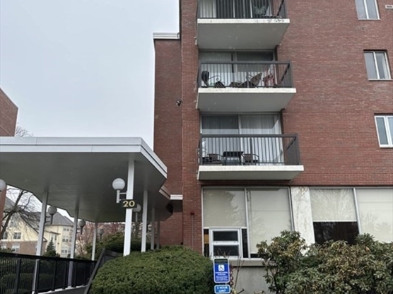 20 HAMMOND POND PKWY