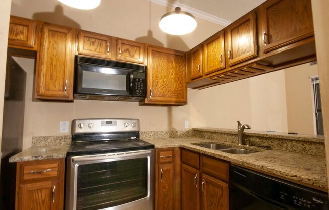 2 beds, 1 bath, $2,100, Unit # 203