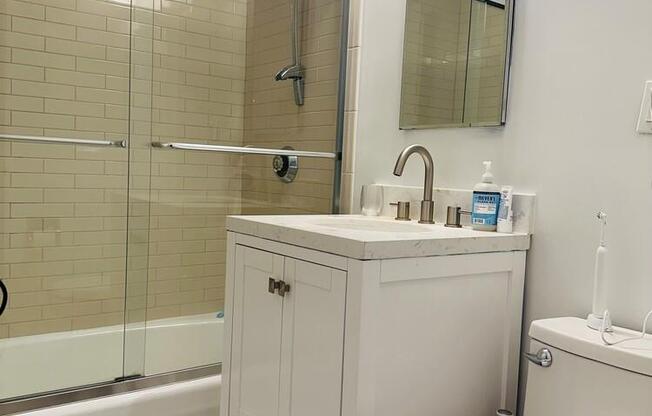 1 bed, 1 bath, $4,500, Unit 25C