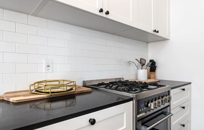 Studio, 1 bath, 300 sqft, $2,000, Unit 311