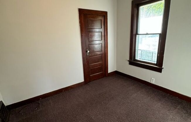 3 beds, 1 bath, $899