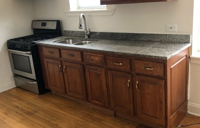 1547 N LEAMINGTON AVE