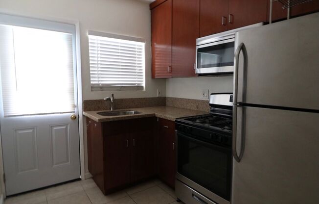 1 bed, 1 bath, 615 sqft, $2,012.5, Unit 3317 Barham Blvd