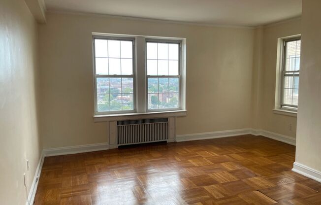 1 bed, 1 bath, 768 sqft, $1,450, Unit Royal York 809