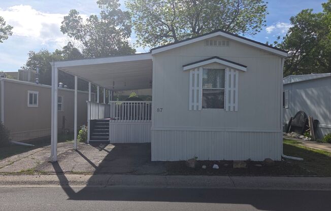 Charming 2 Bedroom Home in Prime Littleton Location