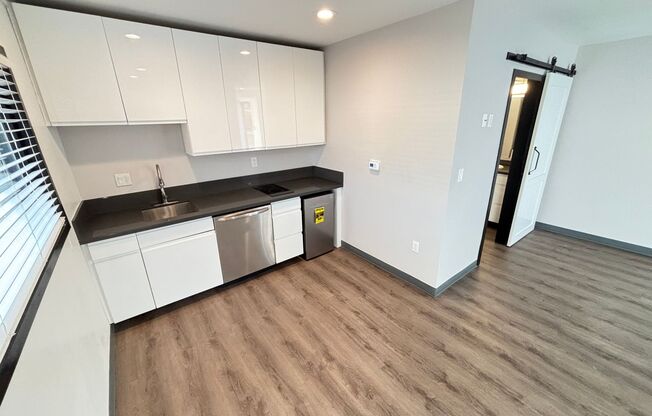 Studio, 1 bath, 375 sqft, $845, Unit 6