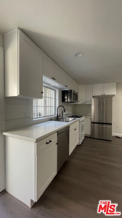 1043 3 AVE
