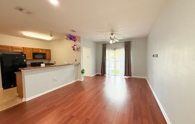 Turn key condo off Blanding Blvd.