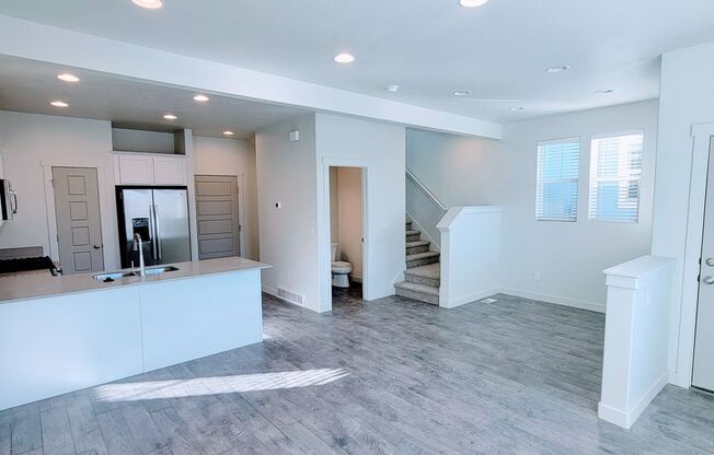 Incredible IVORY TOWNHOME!!