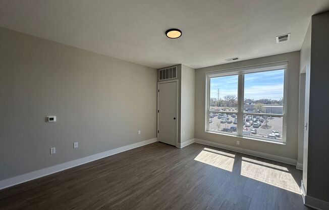 1 bed, 1 bath, 865 sqft, $1,724, Unit 321