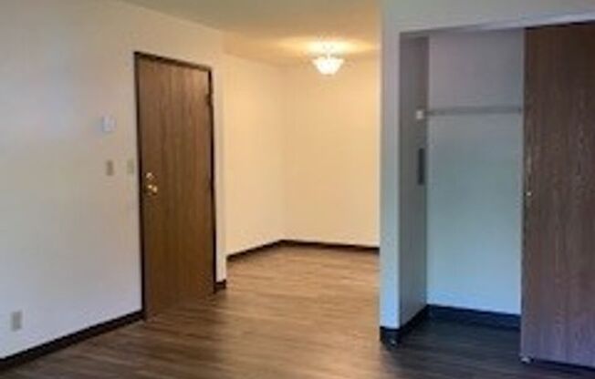 2 beds, 1 bath, 695 sqft, $915, Unit C104