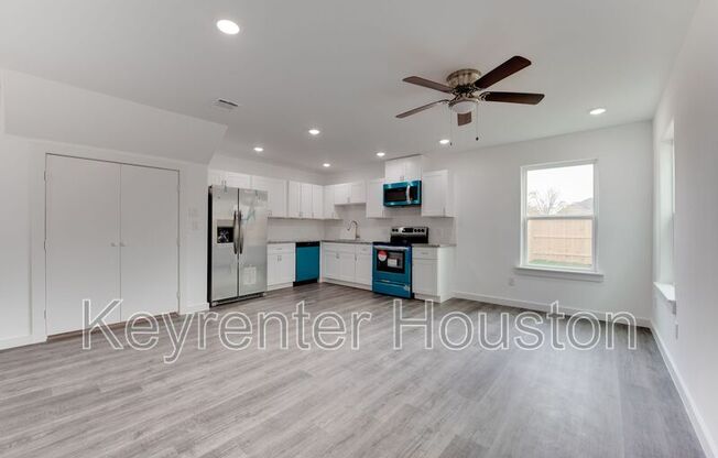 8128 STERLINGSHIRE DR