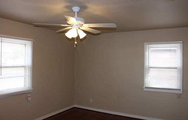 3 beds, 1 bath, $1,050