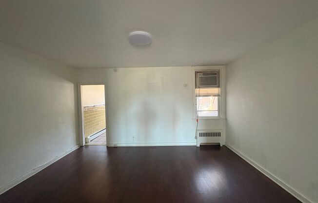 3 beds, 1.5 baths, $1,550