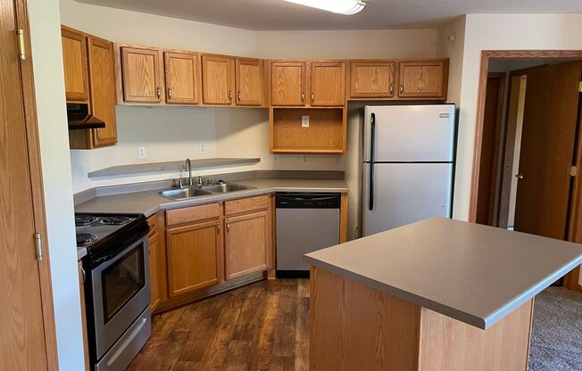 1 bed, 1 bath, 805 sqft, $1,465, Unit 927-206