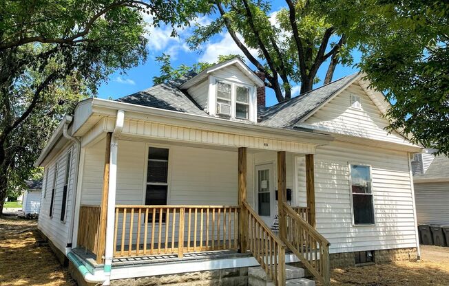 5-6 BED House on 10th St!! ***AVAILABLE AUG 2026***