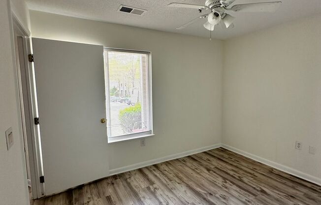 Private Bedroom Suite within Shared 4-Bedroom Condo in Lake Park Condos - Close Proximity to NCSU
