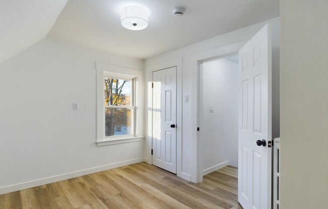 4 beds, 2 baths, 1,300 sqft, $4,300, Unit 2