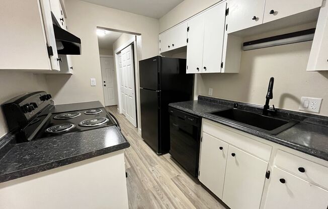 1 bed, 1 bath, $955, Unit 11