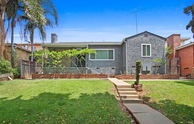 2620 W Via Corona