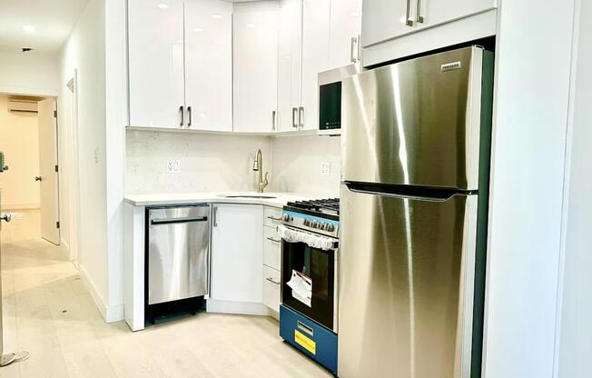 1 bed, 1 bath, $3,500, Unit 2-R